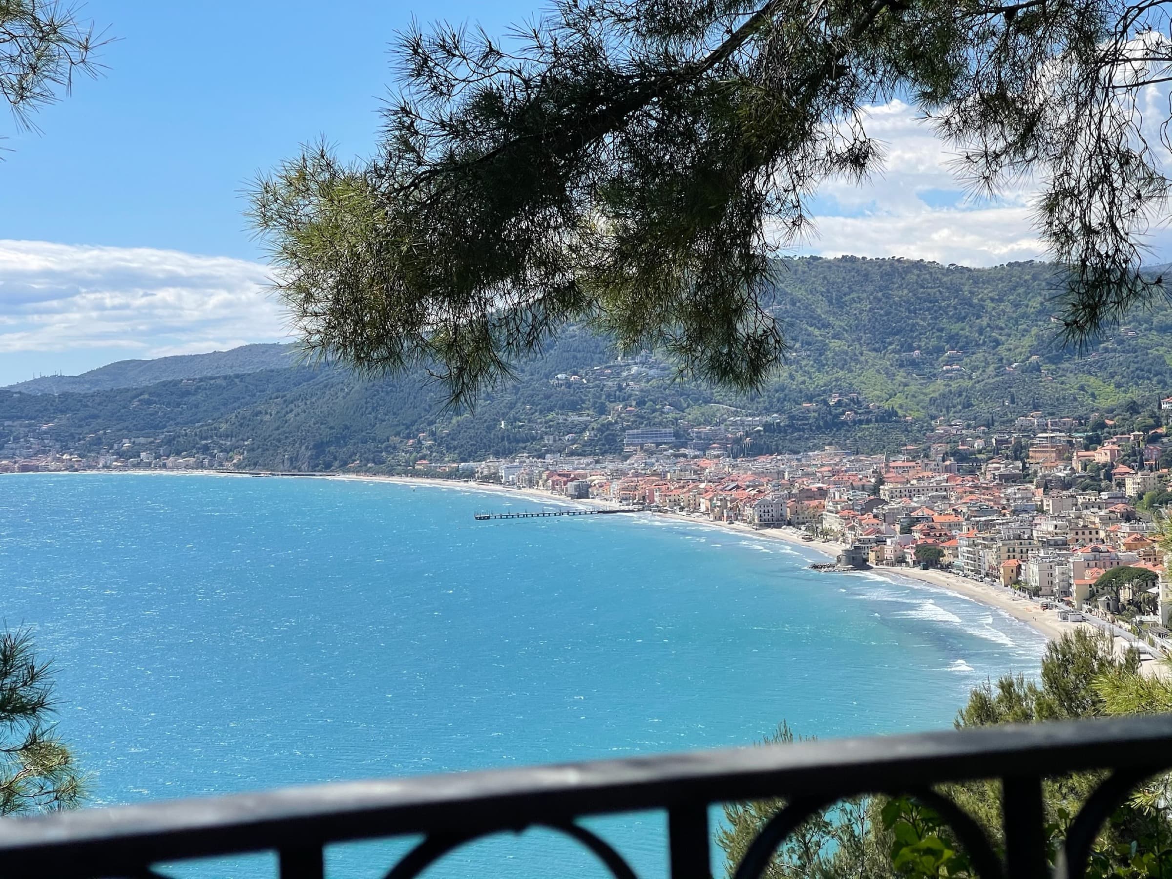 Guida Completa alle Spiagge della Riviera Ligure di Ponente